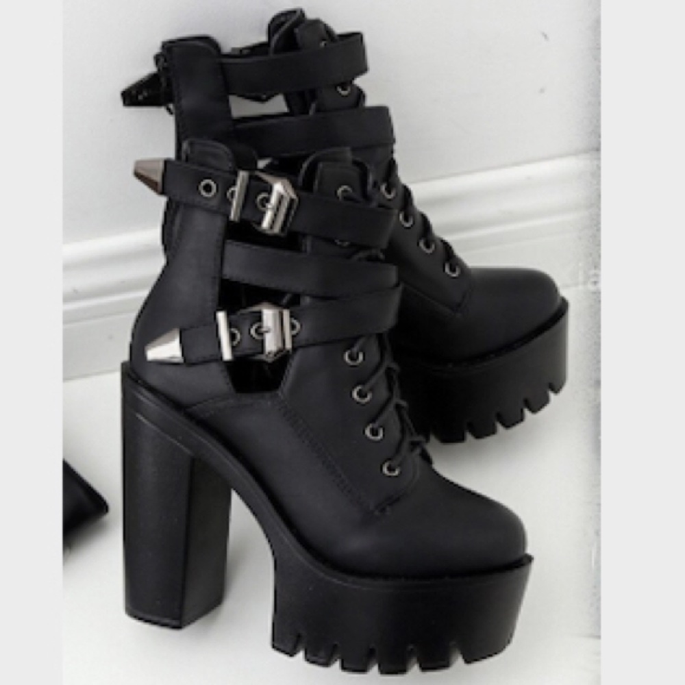 Chunky Black Boots NWOT